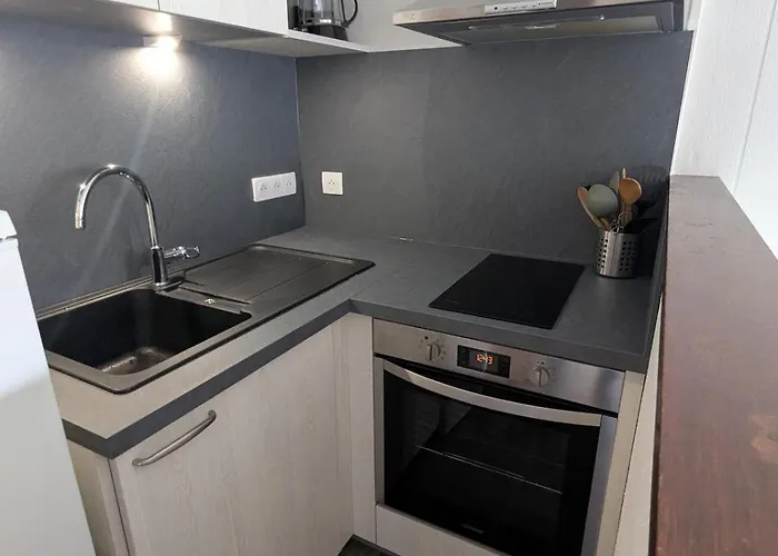 5 Personnes Avec Garage, Balcon Et Belle Vue *